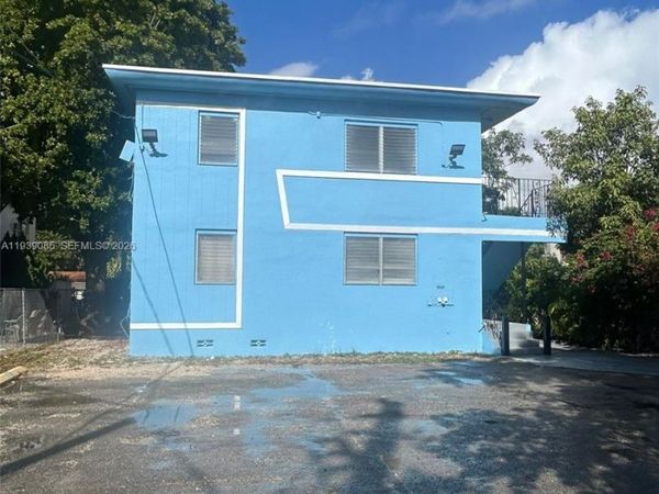 1565 SW 6th St , Miami, FL 33135