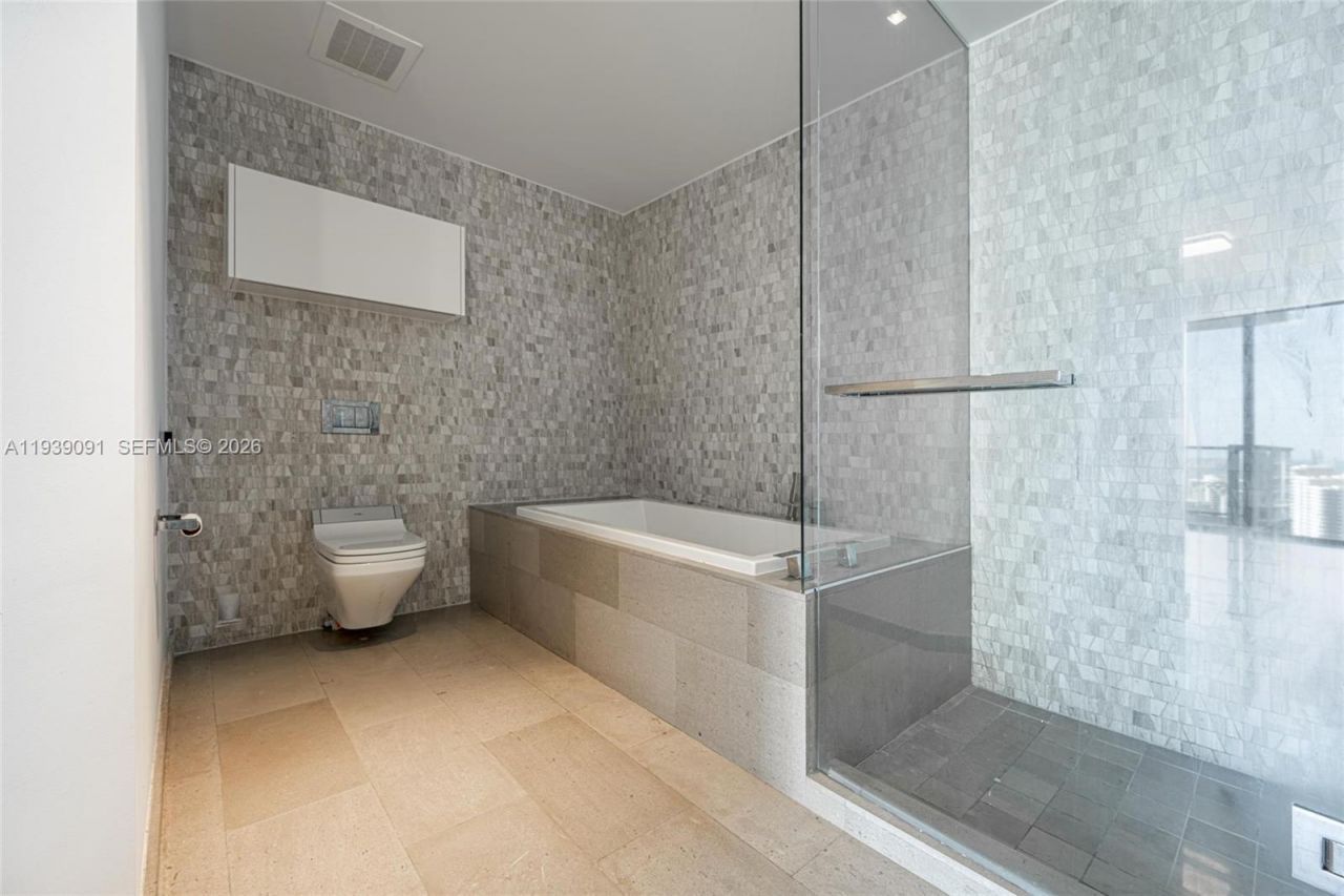 68 SE 6th St, Unit 2507, Miami, FL 33131 Photo