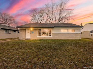 948 E Kalama Avenue, Madison Heights, MI 48071