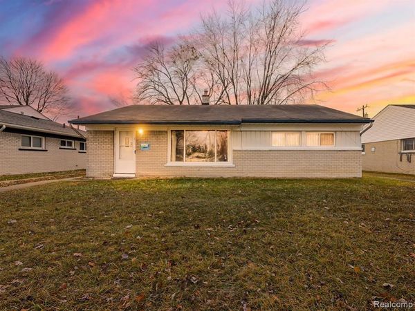 948 E Kalama Avenue, Madison Heights, MI 48071