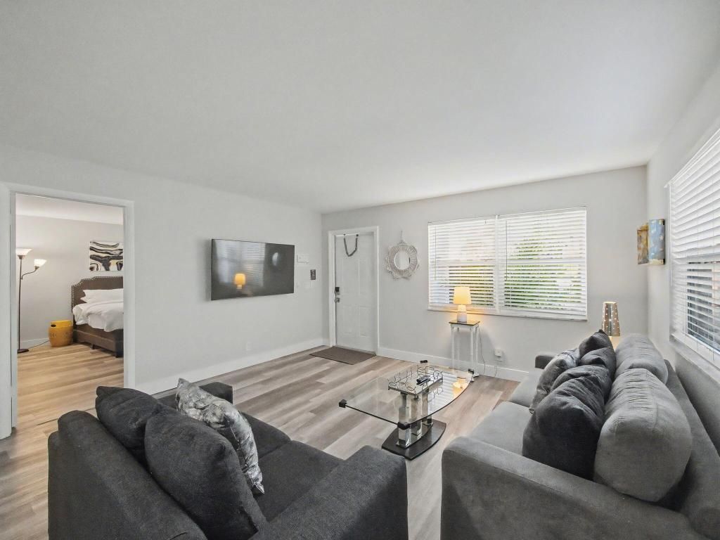 112 Claremont Lane, Palm Beach Shores, FL 33404 Photo