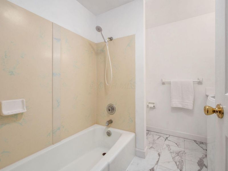 1295 Woodbrook Lane, Unit 223, Columbus, OH 43223 Photo 14