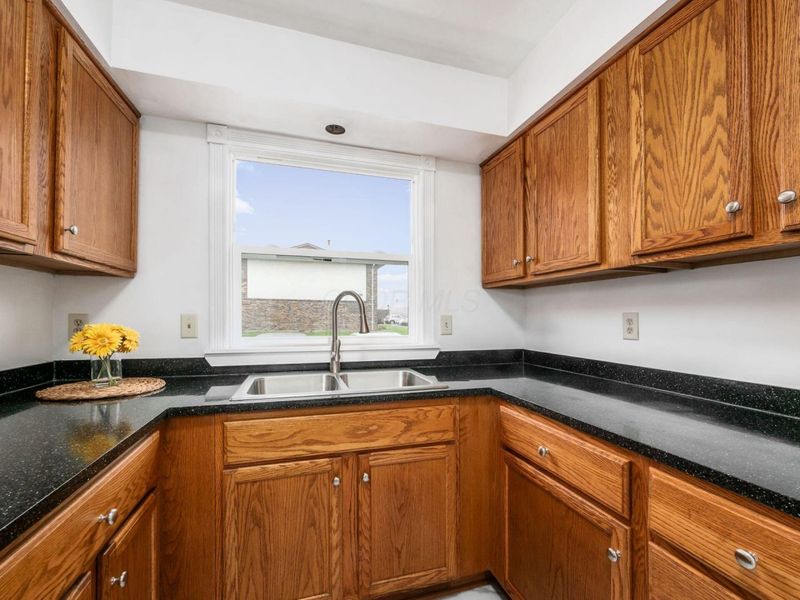 1295 Woodbrook Lane, Unit 223, Columbus, OH 43223 Photo 4