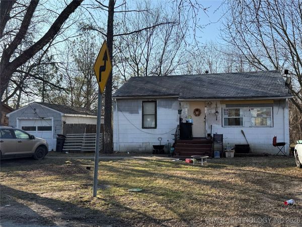 2105 S Johnstone Avenue , Bartlesville, OK 74003