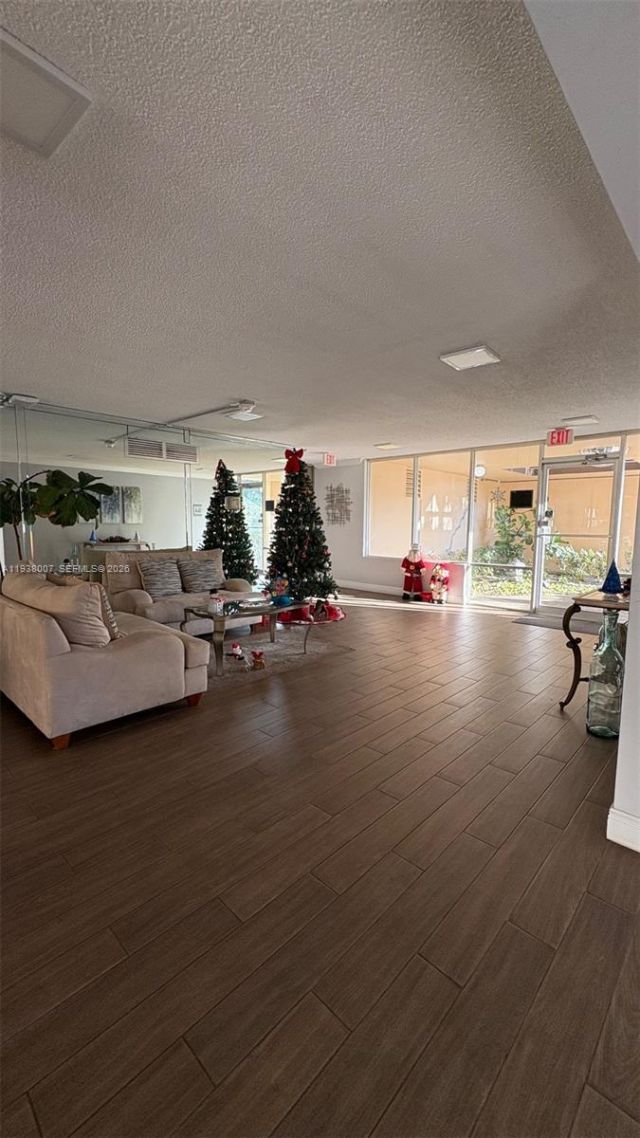 6300 NW 2nd Ave, Unit 403, Boca Raton, FL 33487 Photo