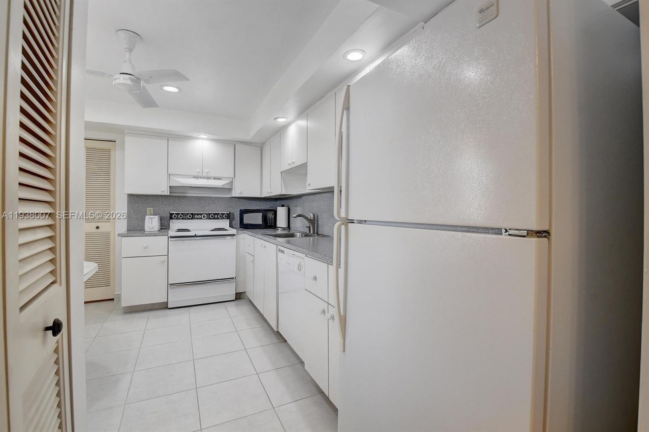 6300 NW 2nd Ave, Unit 403, Boca Raton, FL 33487 Photo