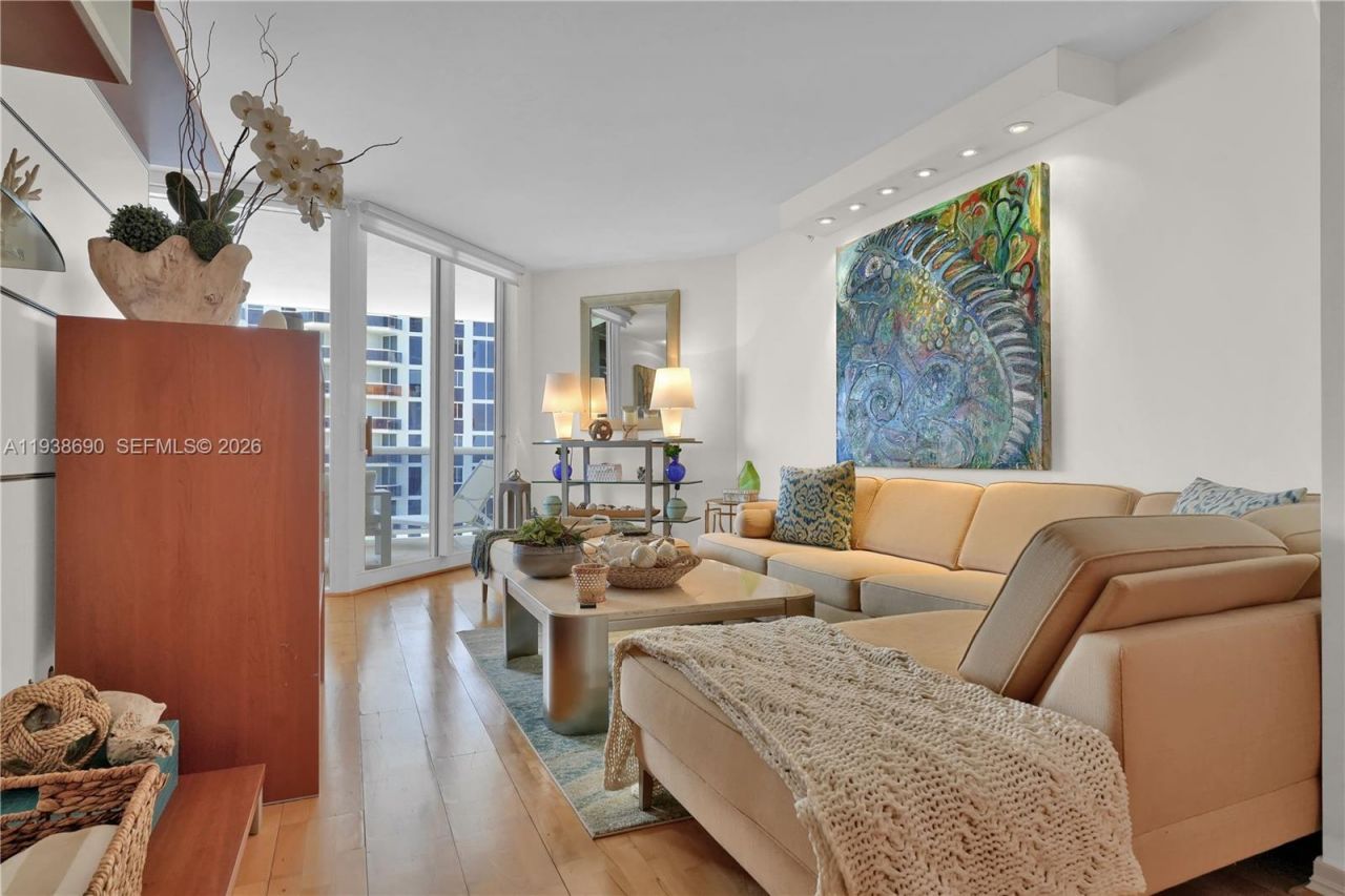 4779 Collins Ave, Unit 3104, Miami Beach, FL 33140 Photo