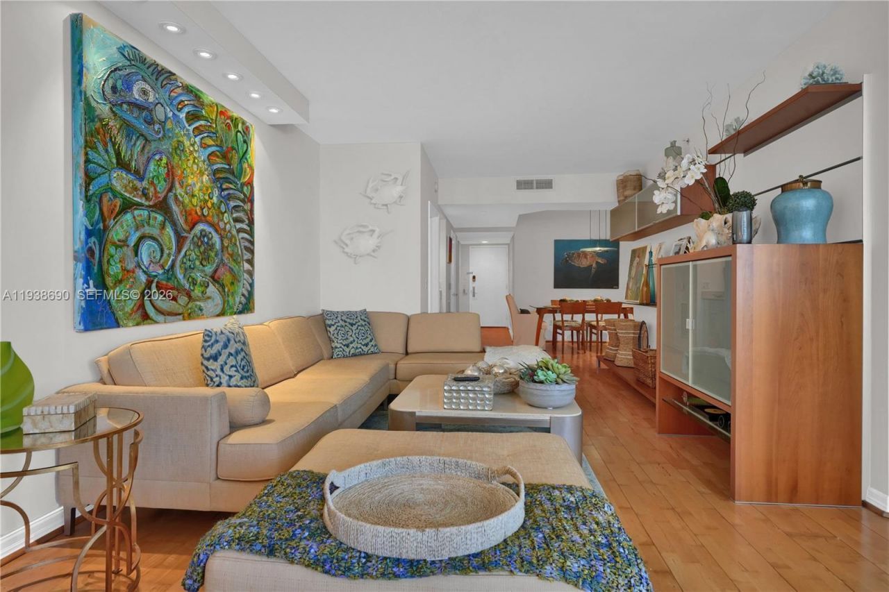 4779 Collins Ave, Unit 3104, Miami Beach, FL 33140 Photo