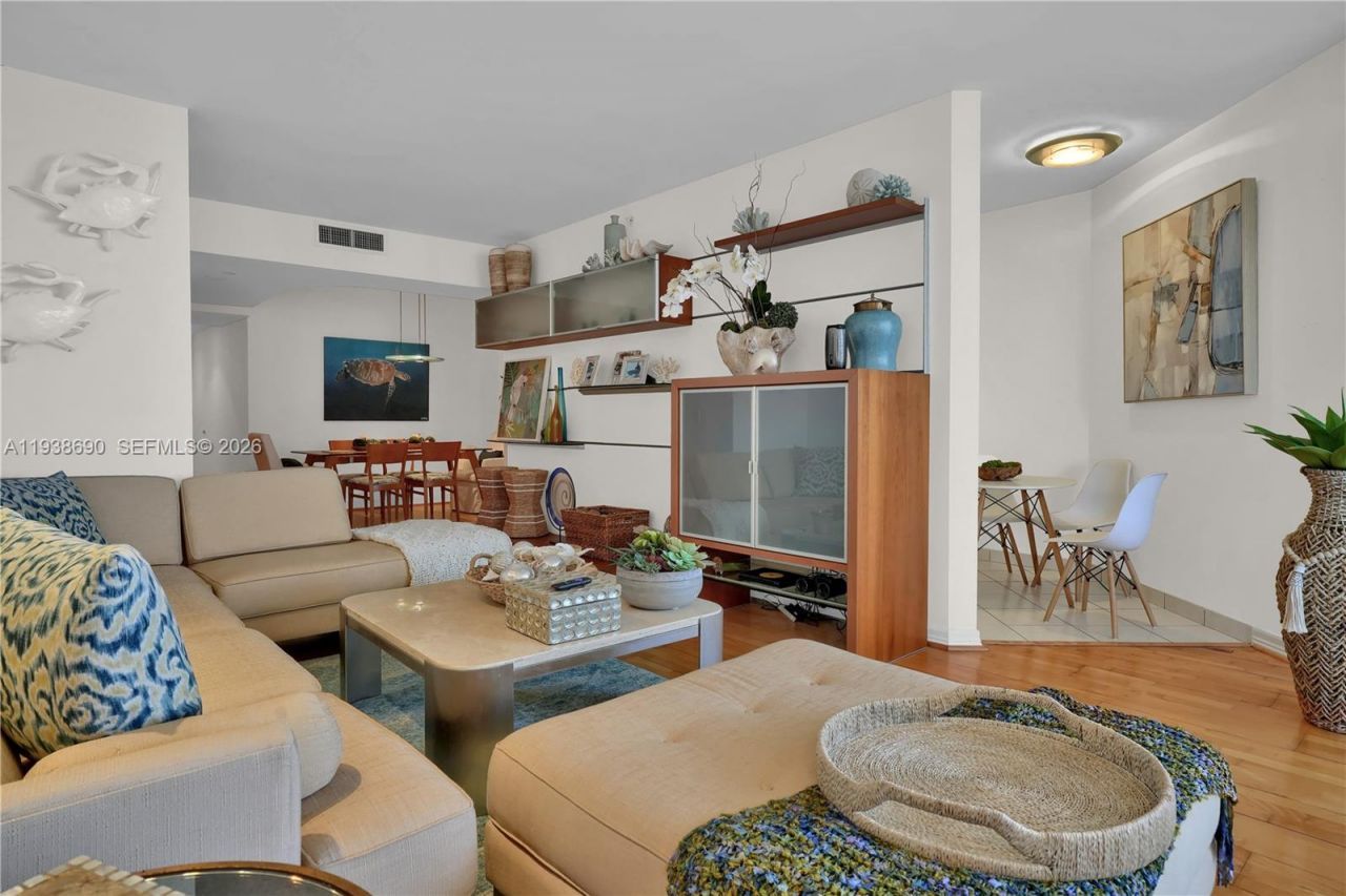 4779 Collins Ave, Unit 3104, Miami Beach, FL 33140 Photo