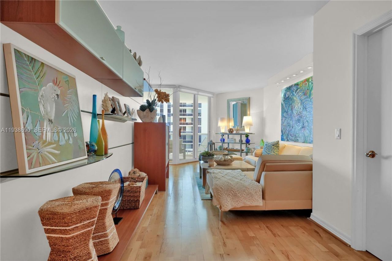 4779 Collins Ave, Unit 3104, Miami Beach, FL 33140 Photo