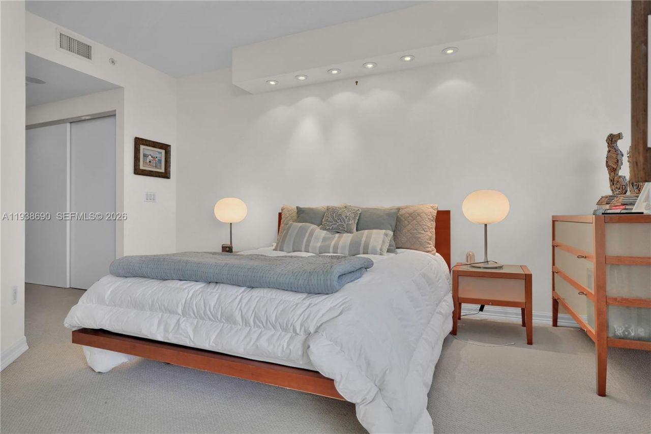 4779 Collins Ave, Unit 3104, Miami Beach, FL 33140 Photo