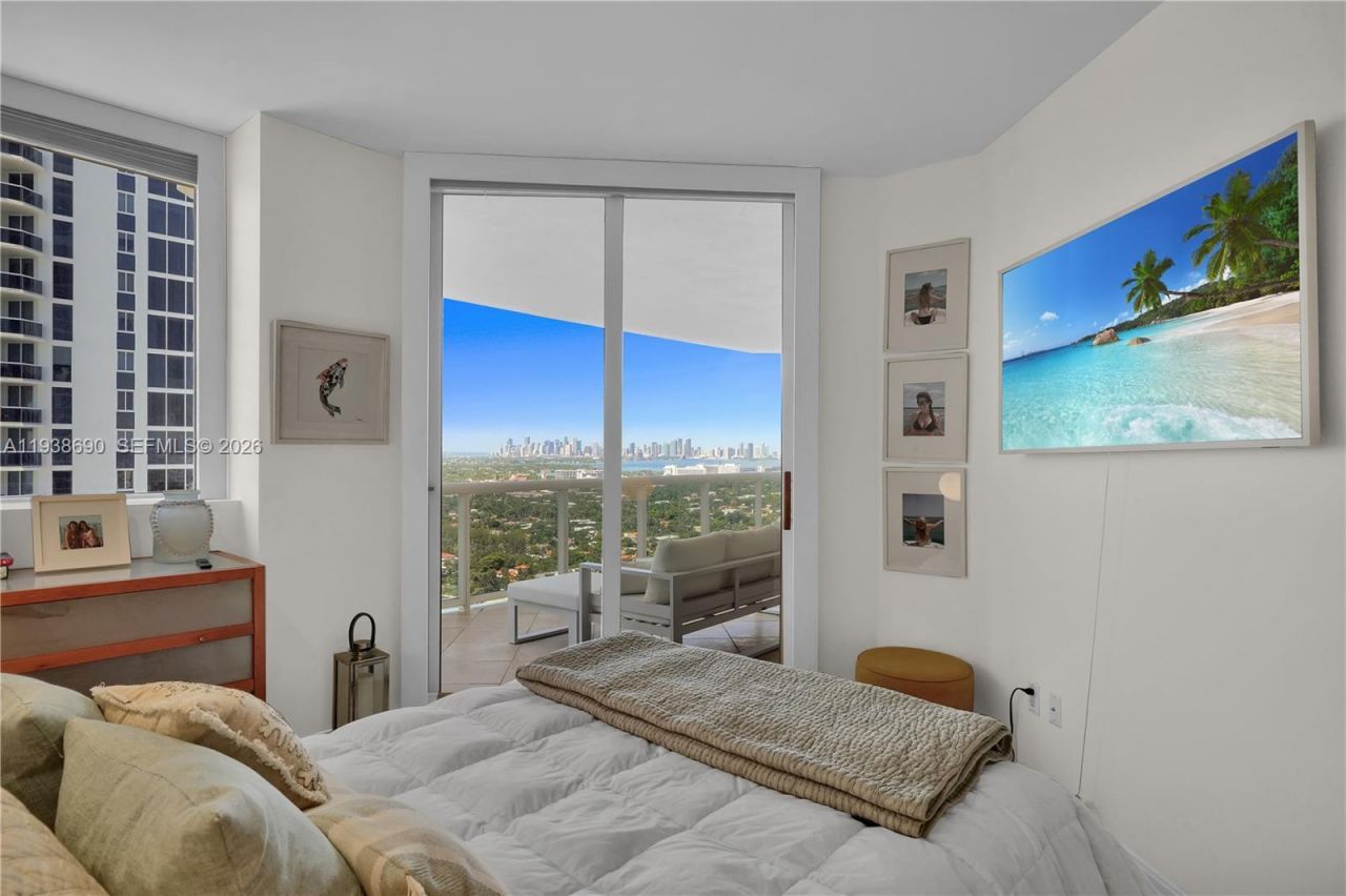 4779 Collins Ave, Unit 3104, Miami Beach, FL 33140 Photo