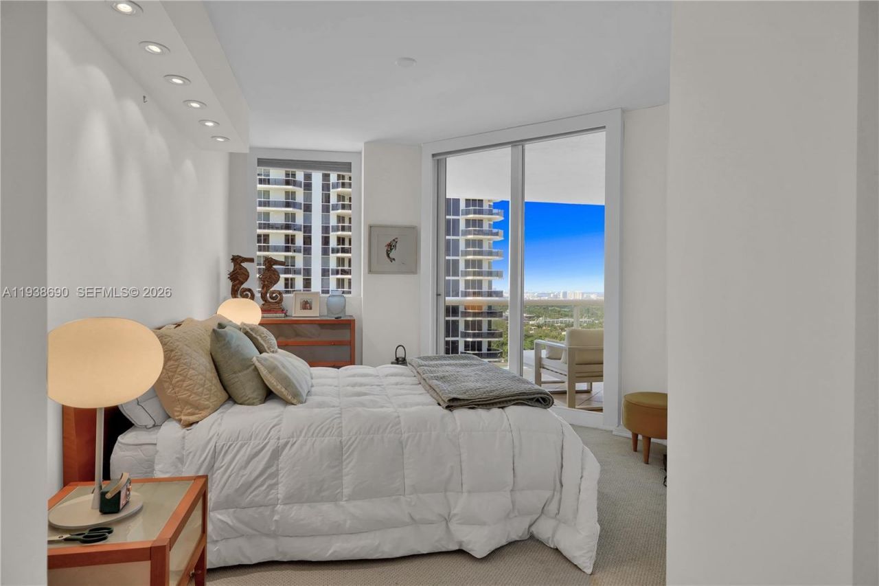 4779 Collins Ave, Unit 3104, Miami Beach, FL 33140 Photo