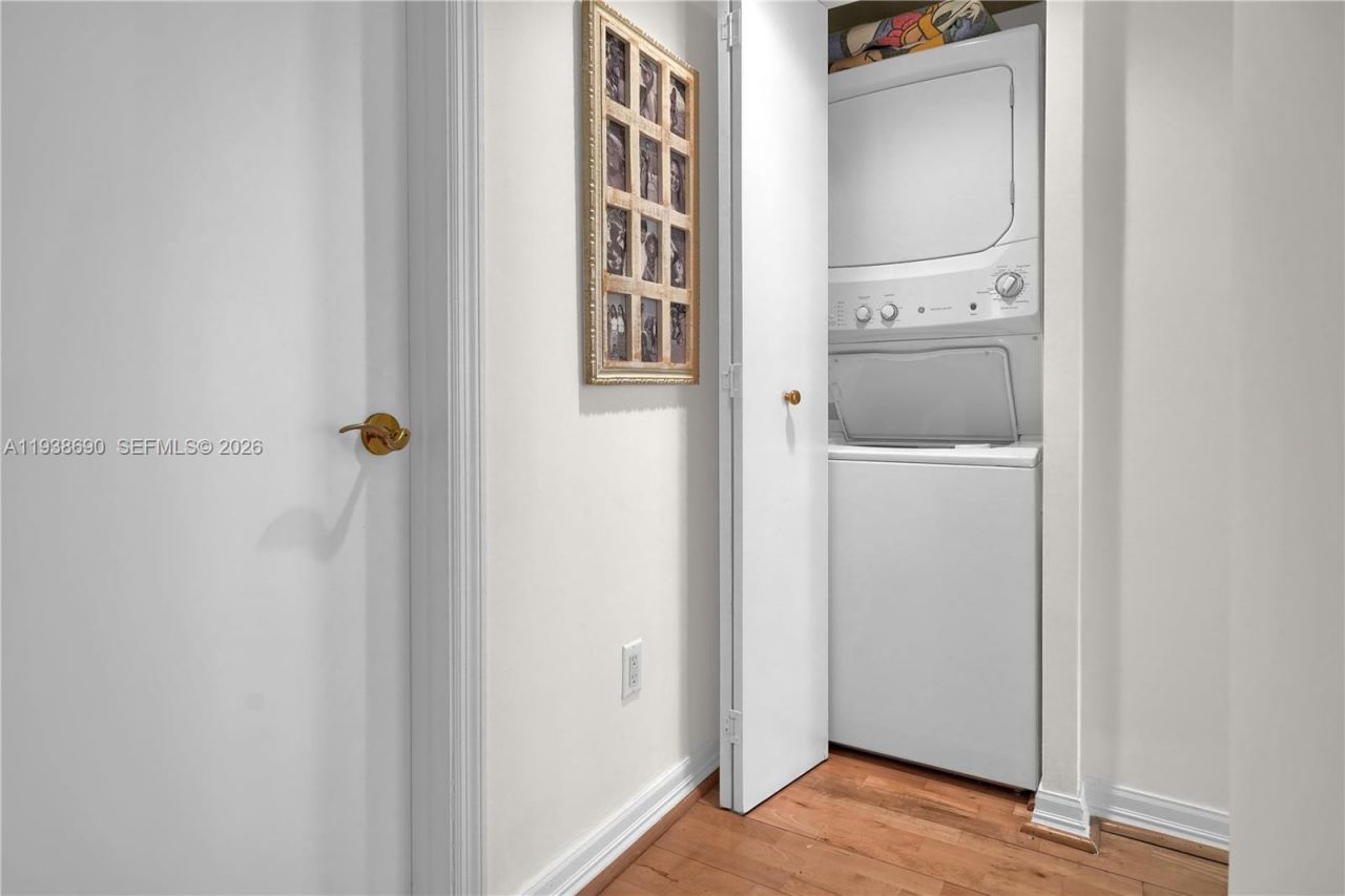 4779 Collins Ave, Unit 3104, Miami Beach, FL 33140 Photo