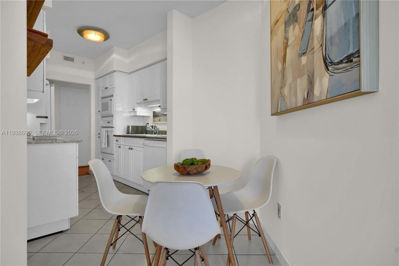 4779 Collins Ave, Unit 3104, Miami Beach, FL 33140 Photo