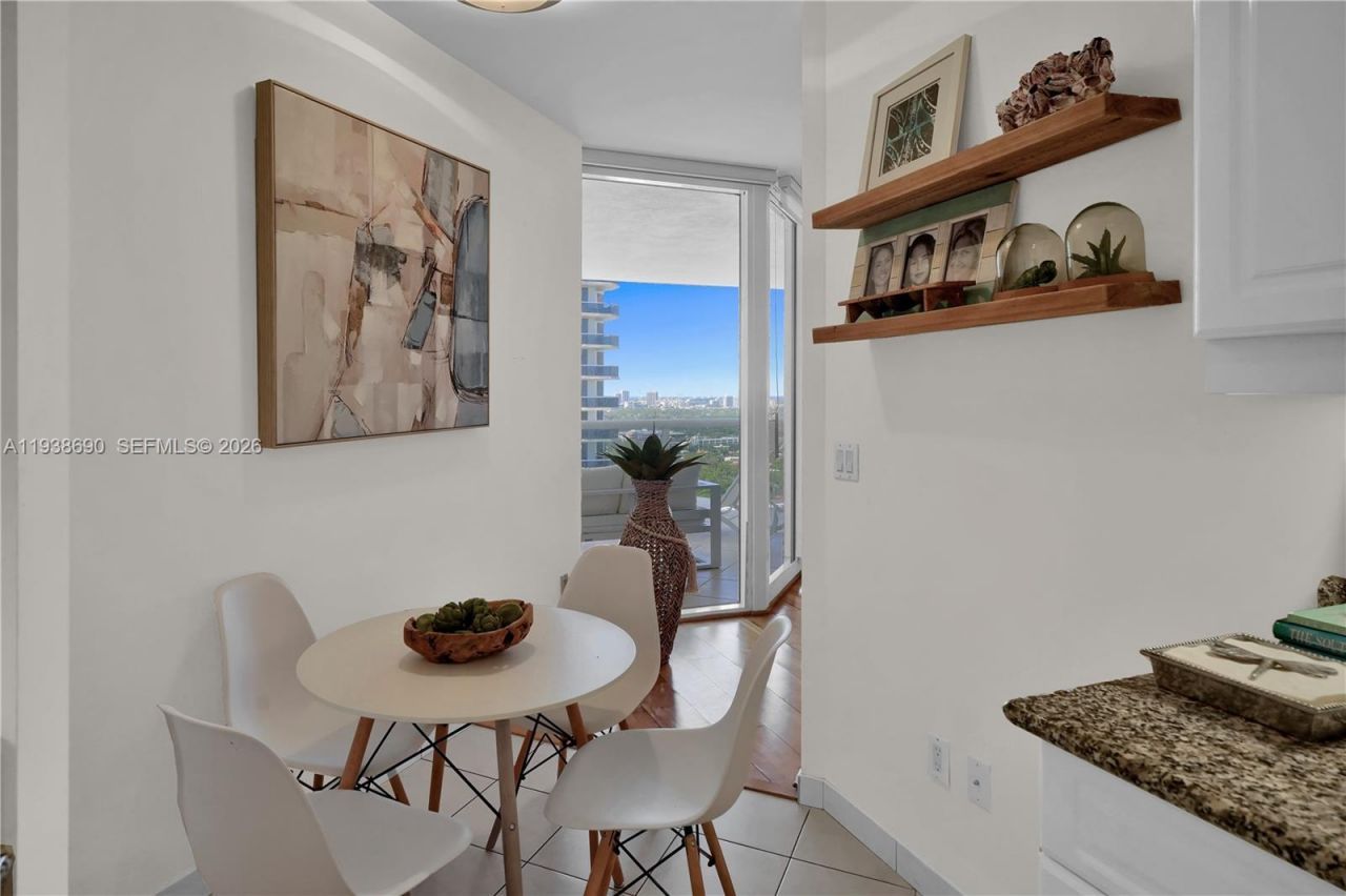 4779 Collins Ave, Unit 3104, Miami Beach, FL 33140 Photo