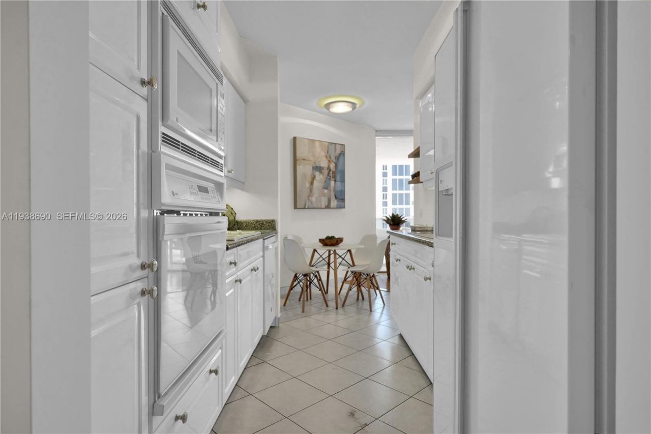 4779 Collins Ave, Unit 3104, Miami Beach, FL 33140 Photo