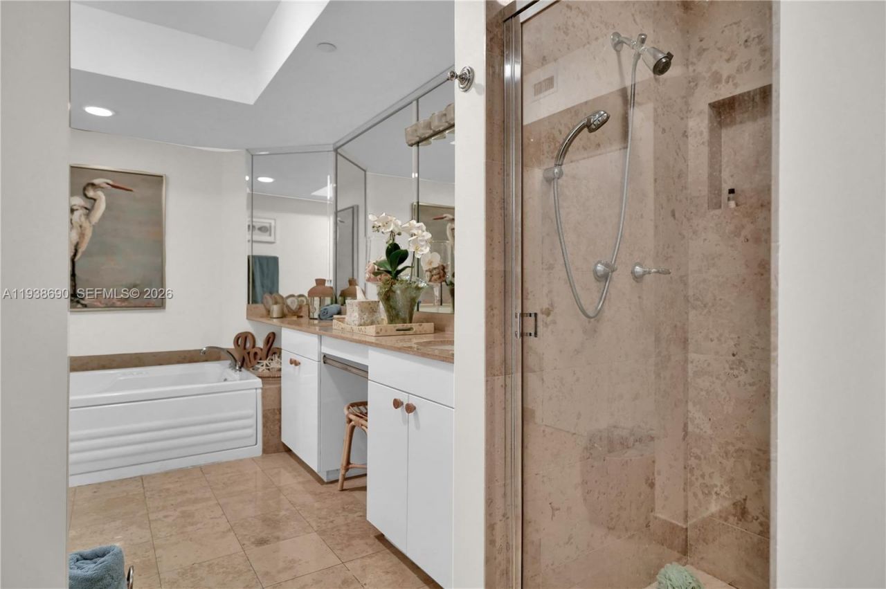 4779 Collins Ave, Unit 3104, Miami Beach, FL 33140 Photo