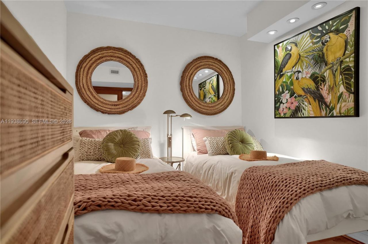 4779 Collins Ave, Unit 3104, Miami Beach, FL 33140 Photo