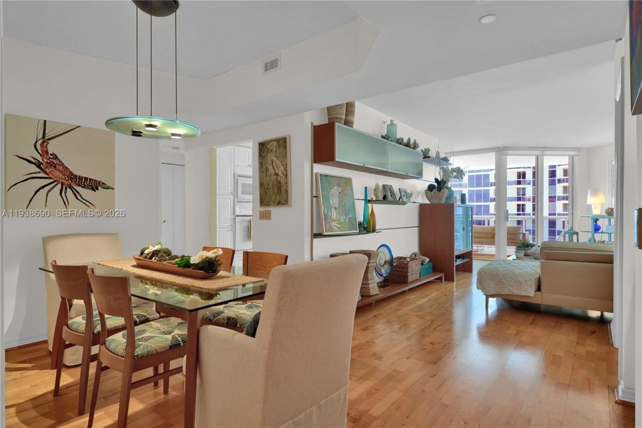 4779 Collins Ave, Unit 3104, Miami Beach, FL 33140 Photo