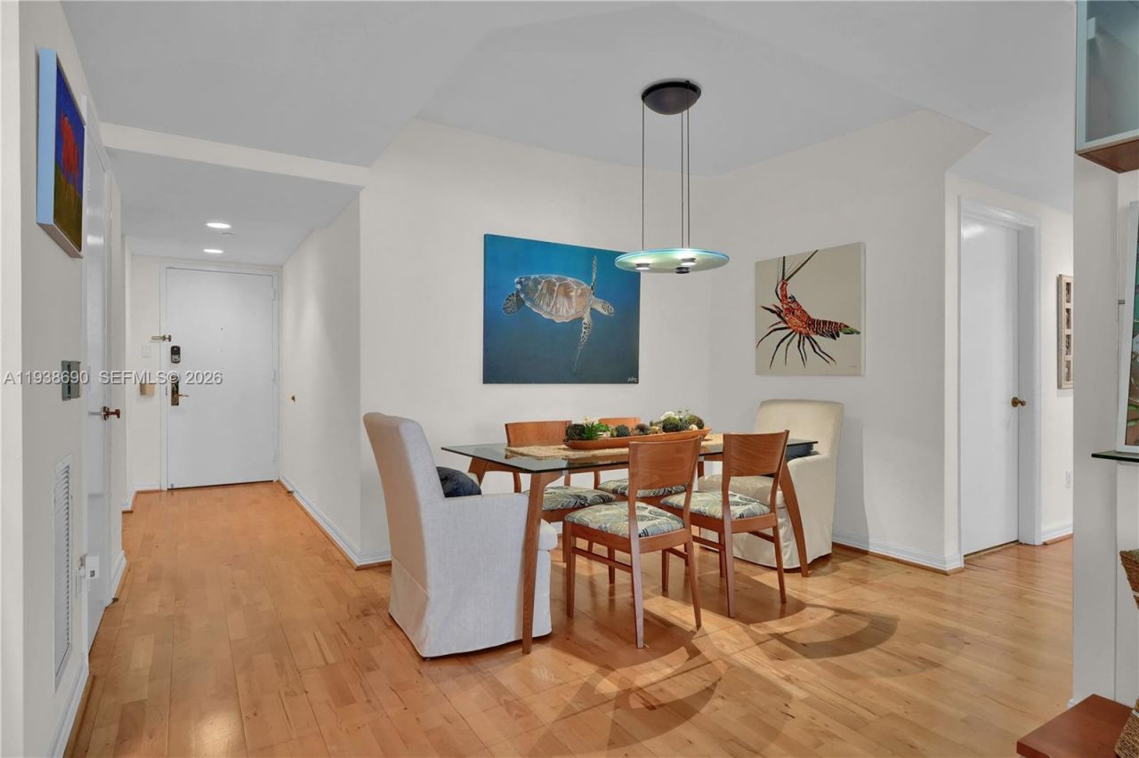 4779 Collins Ave, Unit 3104, Miami Beach, FL 33140 Photo