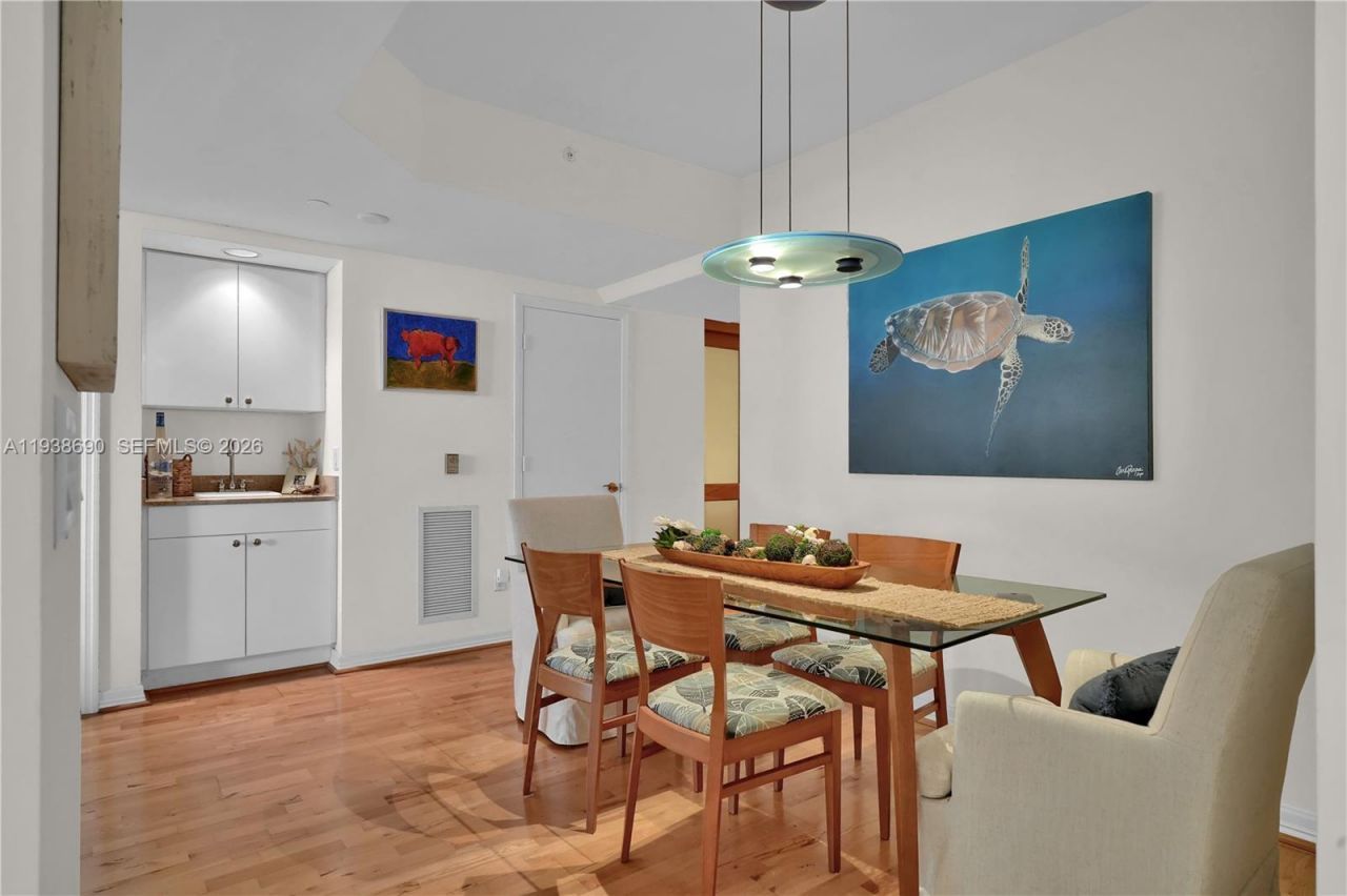 4779 Collins Ave, Unit 3104, Miami Beach, FL 33140 Photo