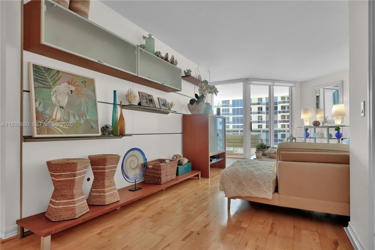 4779 Collins Ave, Unit 3104, Miami Beach, FL 33140 Photo