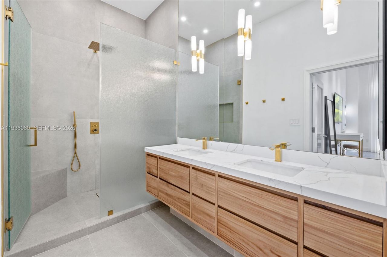 2001 Meridian Ave, Unit 107, Miami Beach, FL 33139 Photo