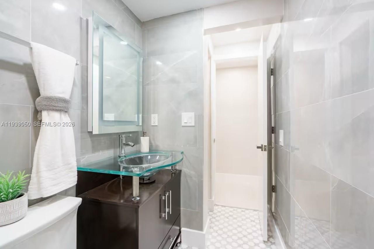 1721 SW 11th Ter, Miami, FL 33135 Photo