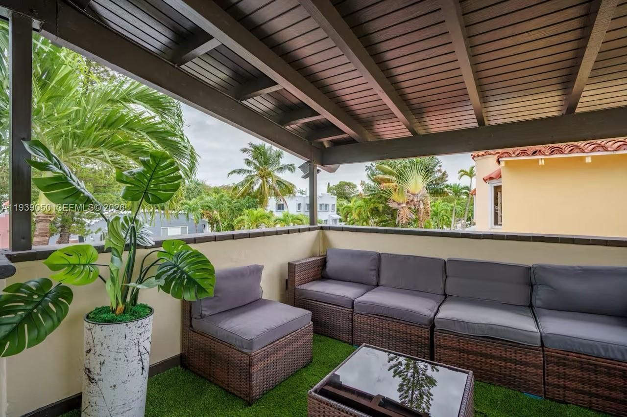 1721 SW 11th Ter, Miami, FL 33135 Photo