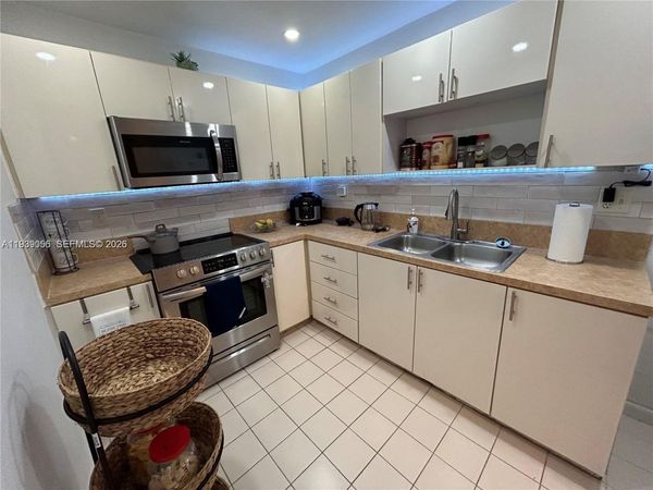 8251 NW 8th St, Unit 214, Miami, FL 33126