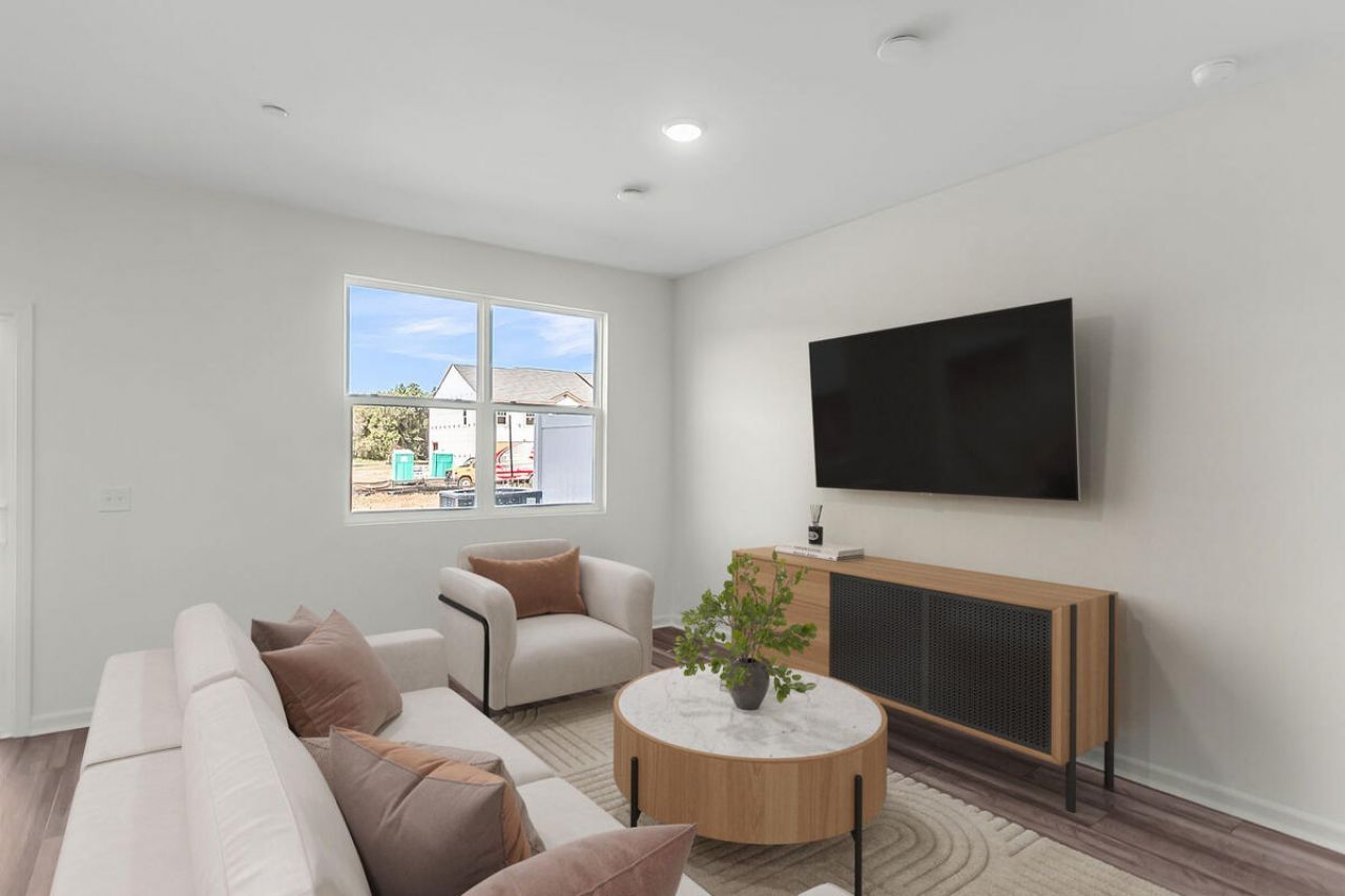 482 Colchester Court Photo 17