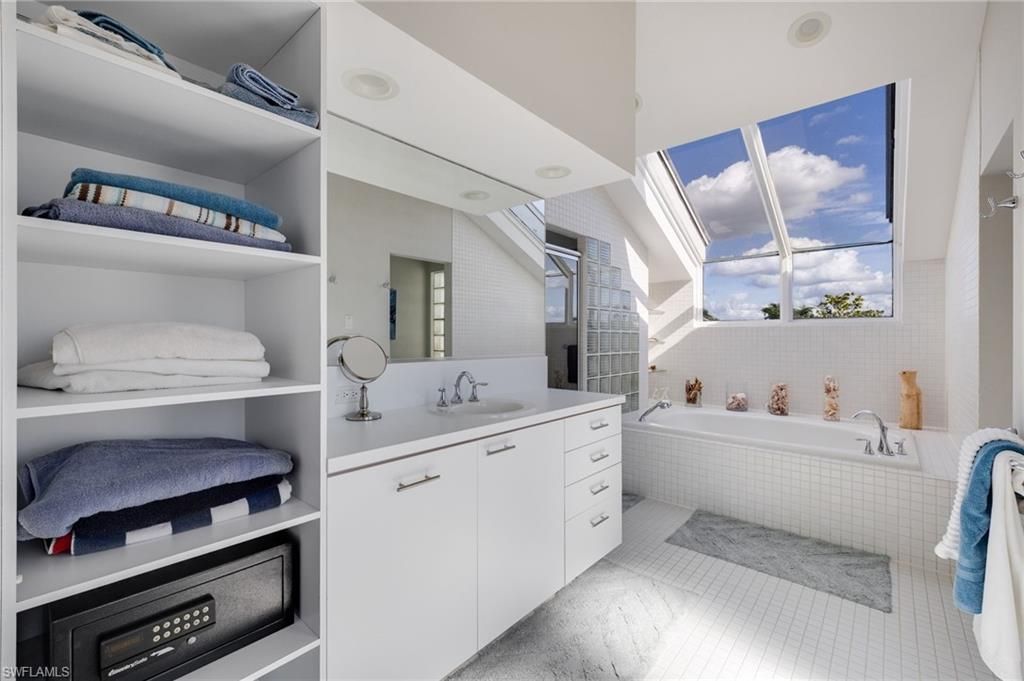 479 Lagoon Dr , Sanibel, FL 33957 Photo