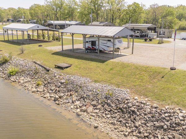 885 River Front Dr, Clifton, TN 38425