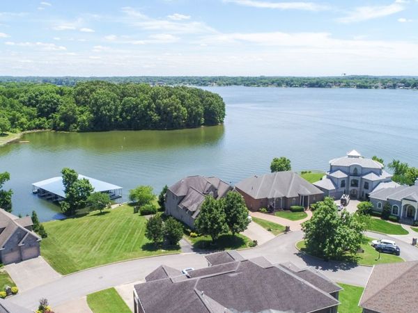 131 Lake Harbor Dr , Hendersonville, TN 37075