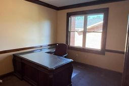 900b Main St. photo 4