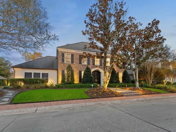 2125 Rue Bienvenue, Baton Rouge, LA 70809