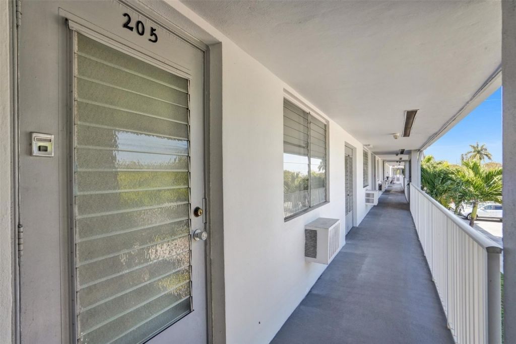2000 NE 51st Ct, Unit 205, Fort Lauderdale, FL 33308 Photo