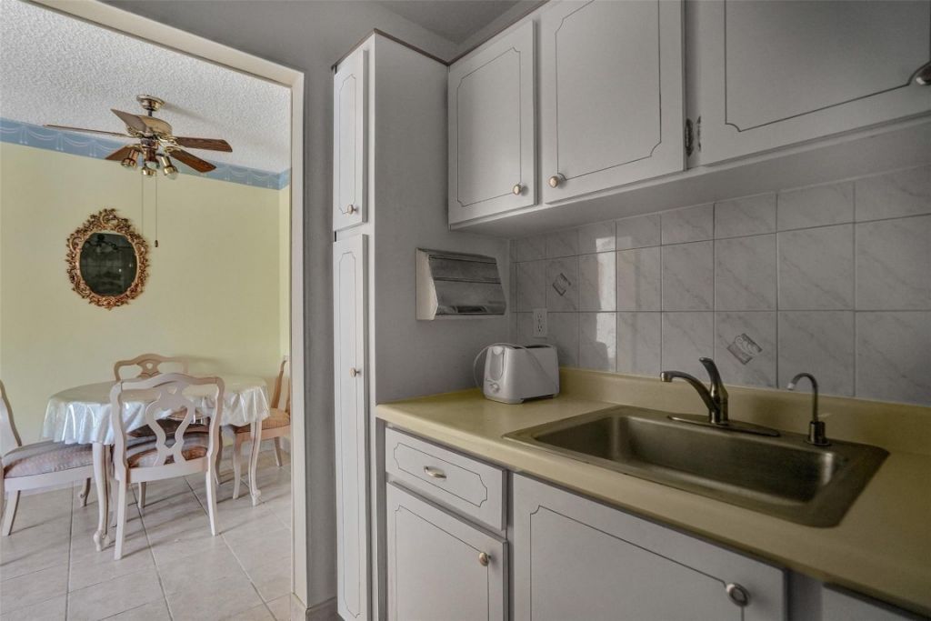 2000 NE 51st Ct, Unit 205, Fort Lauderdale, FL 33308 Photo