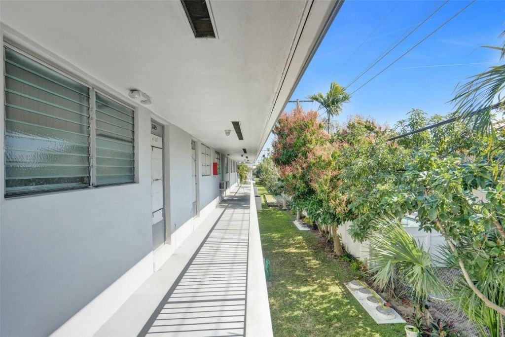 2000 NE 51st Ct, Unit 205, Fort Lauderdale, FL 33308 Photo