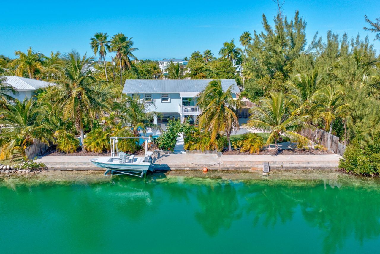 17152 Marlin Drive, Sugarloaf, FL 33042 Photo