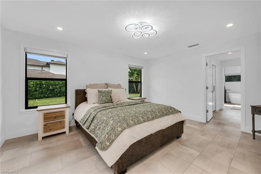 6659 Livingston Woods Ln, Naples, FL 34109 Photo