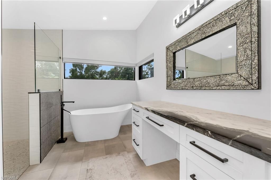 6659 Livingston Woods Ln, Naples, FL 34109 Photo