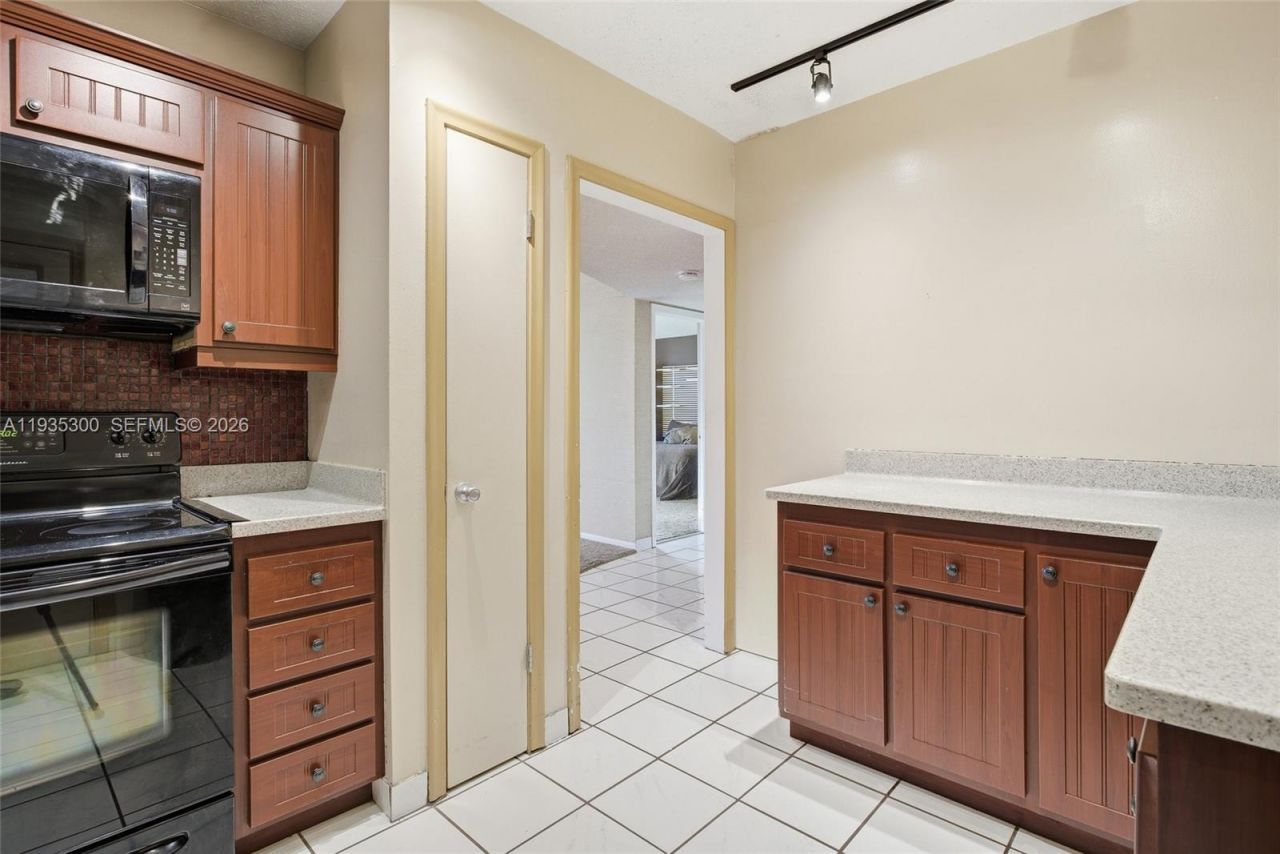 2061 NW 47th Ter, Unit 402, Lauderhill, FL 33313 Photo