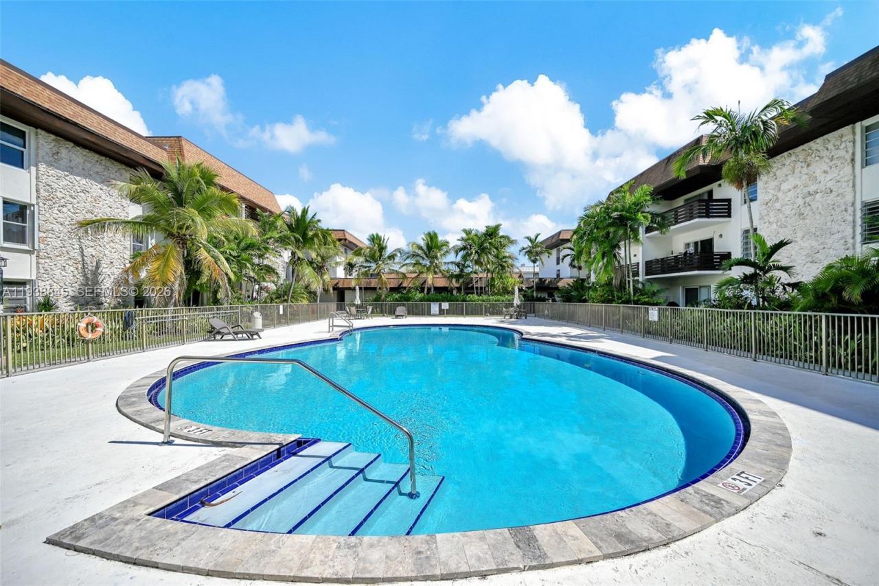 7483 SW 82nd St, Unit A101, Miami, FL 33143 Photo