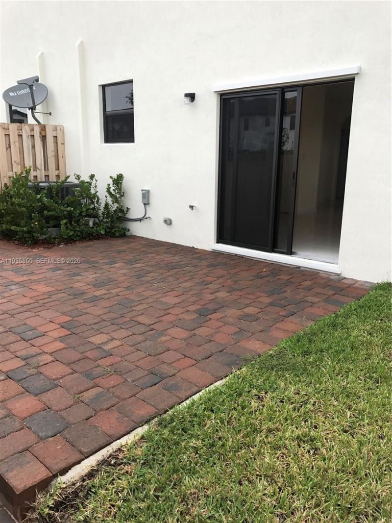 8806 NW 103rd Ave, Unit 8806, Doral, FL 33178 Photo