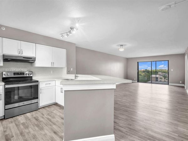 2112 S Cypress Bend Dr, Unit 802, Pompano Beach, FL 33069