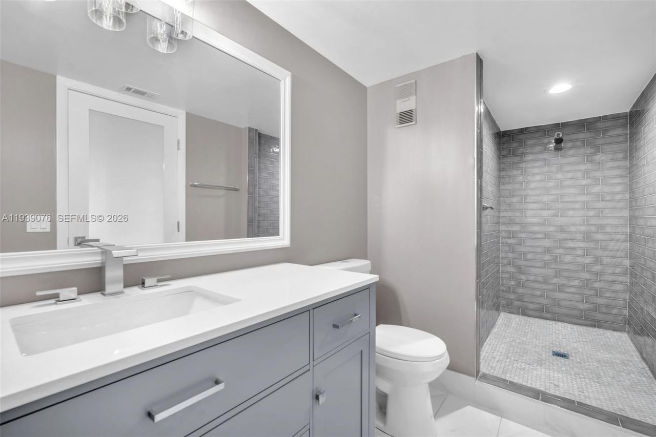 2112 S Cypress Bend Dr, Unit 802, Pompano Beach, FL 33069 Photo