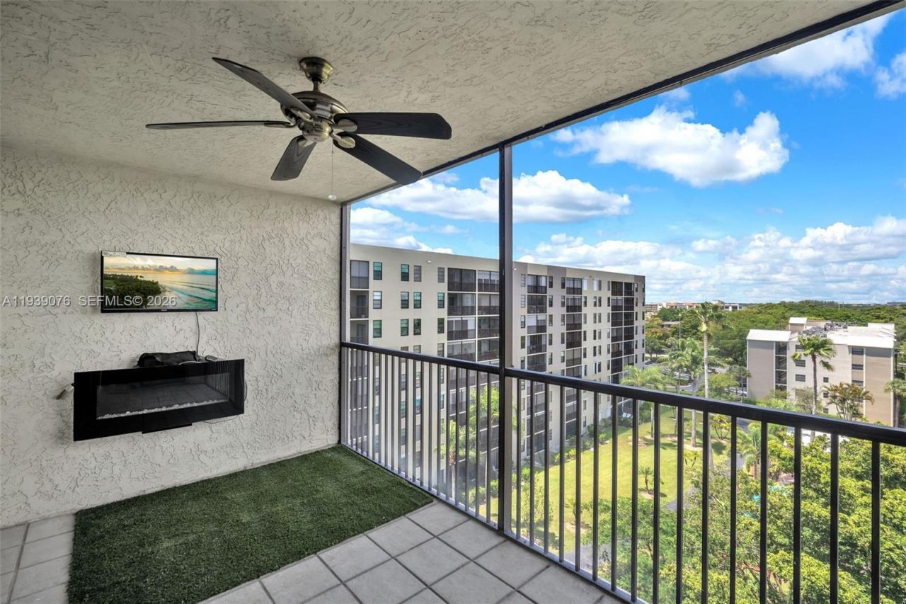 2112 S Cypress Bend Dr, Unit 802, Pompano Beach, FL 33069 Photo