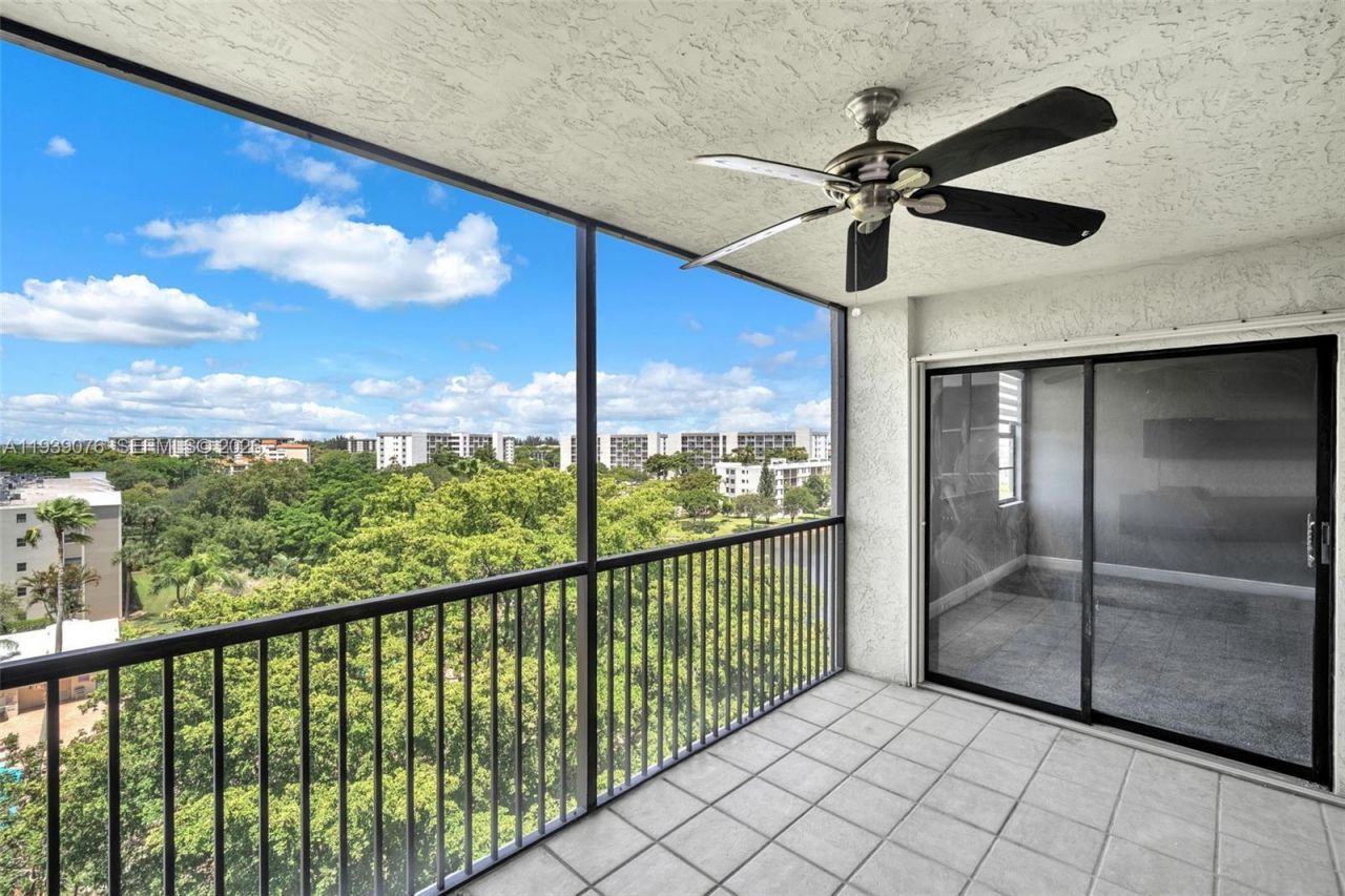 2112 S Cypress Bend Dr, Unit 802, Pompano Beach, FL 33069 Photo